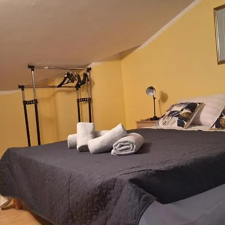 Apartment 123strawberry *